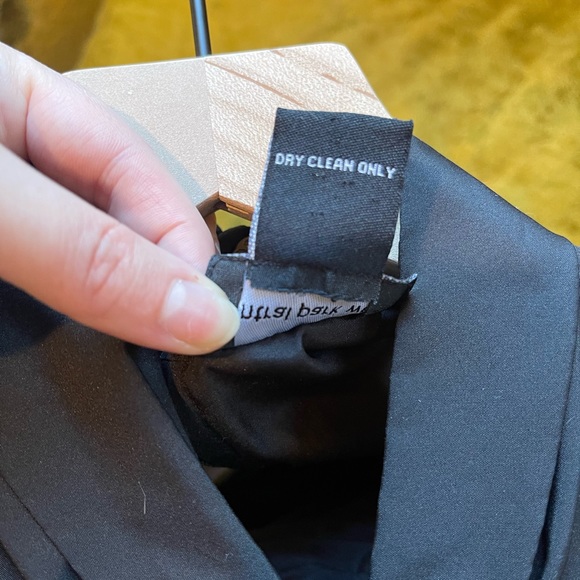 Central Park West SZ M Black Sleeveless Ruffle Top! - Picture 5 of 8